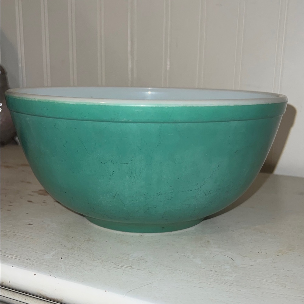 1940s Vintage Pyrex Primary Green mixing bowl
